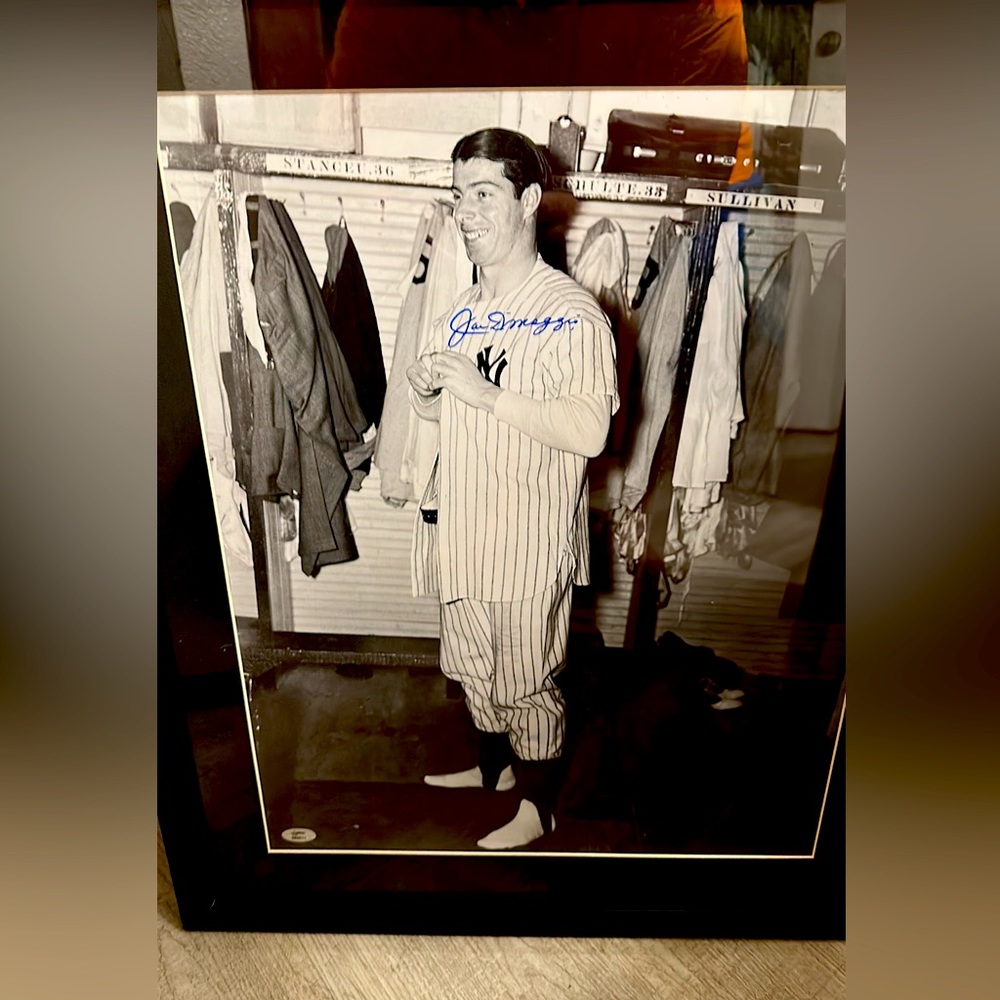 Beautiful Joe Di Maggio Autographed in Mint condition!  Authenticated